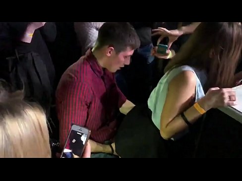 ❤️ Ubulili bangempela ku-nightclub yaseRussia. Intombazane yaseRussia eneminyaka engu-18 ubudala ingene endunu nasesithweni sangasese e-nightclub Izocansi zaseRussia ku-porn zu.hentaivost.ru ❤